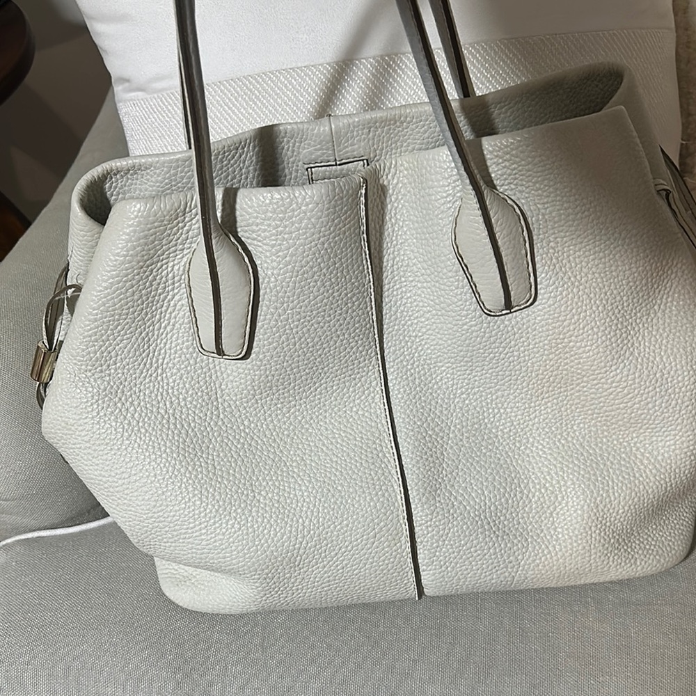 Tod’s pebble, leather bone colored classic tote good condition,